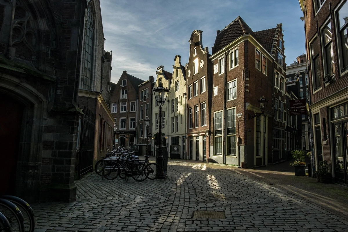 Amsterdam 2025, il viaggio tra canali, musei e quartieri segreti che non ti aspetti (2)