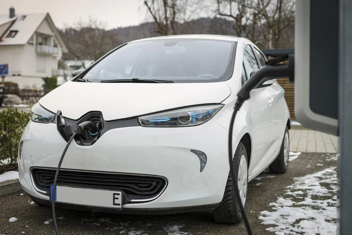 Auto elettrica quasi gratis. Svelato il piano per ottenere migliaia di euro in bonus (e chi può farlo davvero prima che i fondi finiscano) (2)