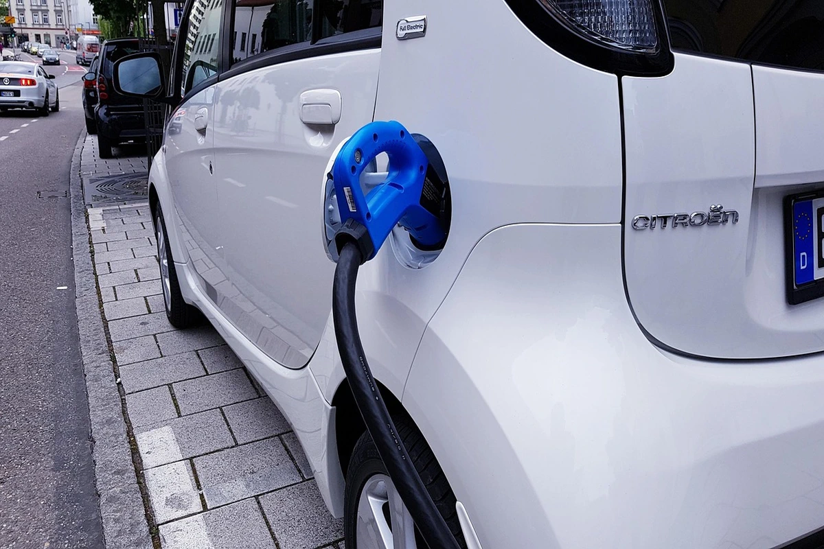 Compra la tua nuova auto il bonus elettriche 2025 è qui (1)