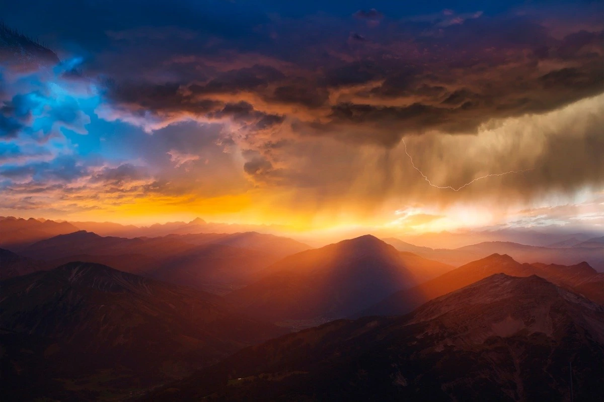 Meteo 8 ottobre 2025 giornata luminosa e tiepida, un assaggio d’autunno che sa d’estate