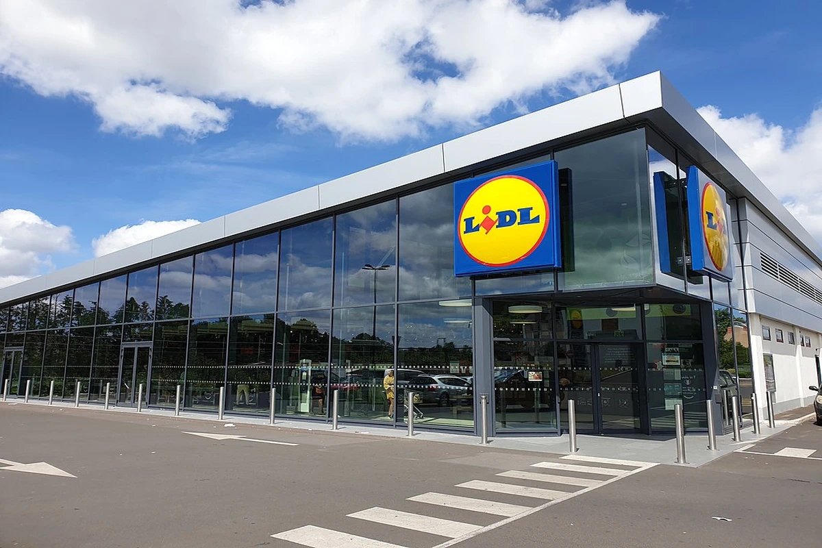 Moda sostenibile low cost ecco l’unico blazer che tutti vogliono. Lidl ha lanciato l’affare che ha scatenato la caccia al capo perfetto_