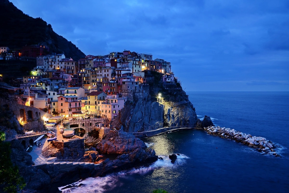 Turismo o sopravvivenza Cinque Terre 2025, il bivio. La grande scelta tra tradizione e l’assalto dei visitatori (2)