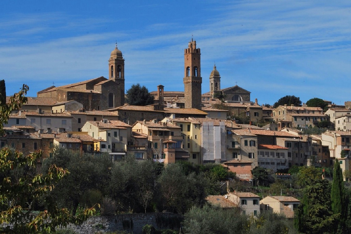 Montalcino accende i sensi: miele, profumi e tradizioni dorate nei suoi giorni d’autunno