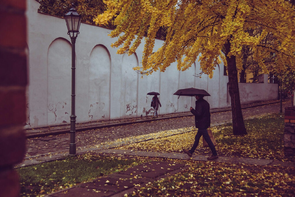 Novembre sorprende l’Italia: perturbazioni atlantiche e clima inaspettato tra piogge e tepore