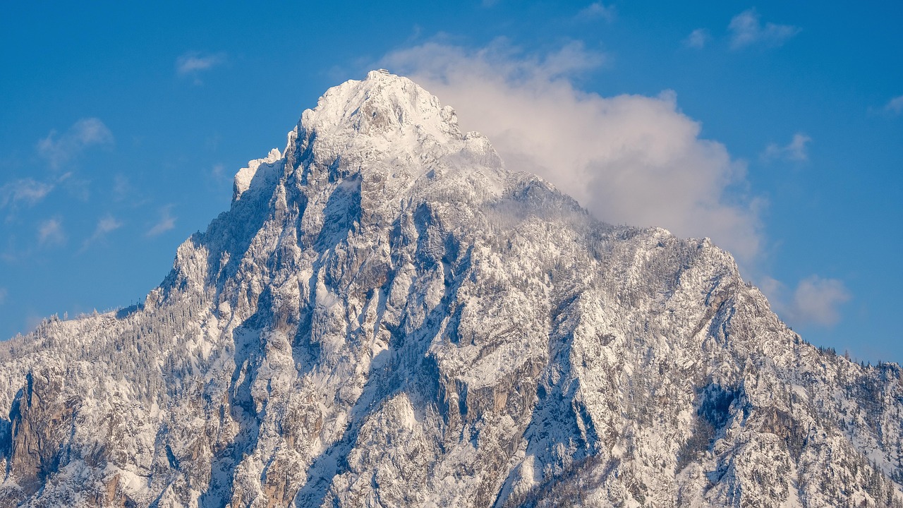 Un nuovo vortice si avvicina all’Italia: rovesci, temporali intensi e neve in quota sulle Alpi