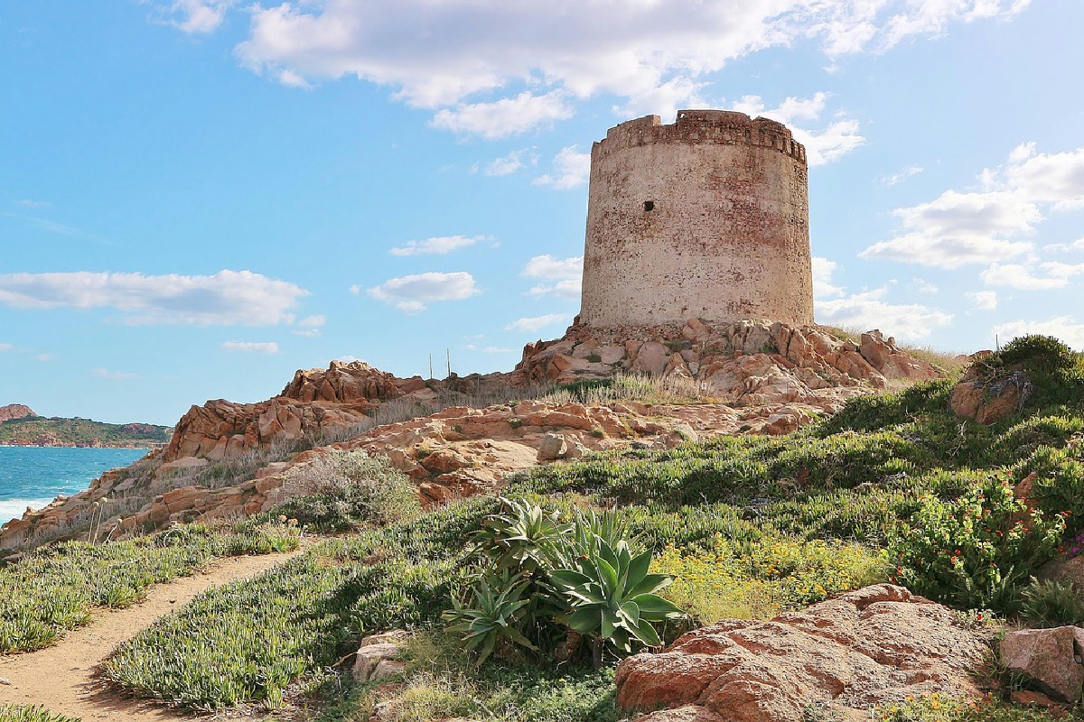 La perla archeologica della Sardegna è il borgo che ti farà camminare nella storia