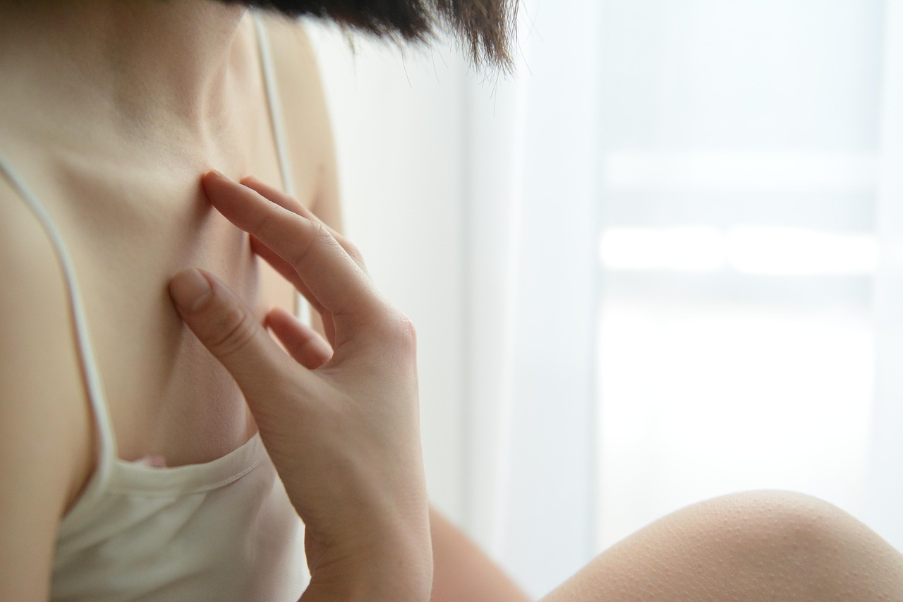 Prurito inspiegabile sulla pelle? Ecco perché molti sottovalutano possibili allergie alimentari