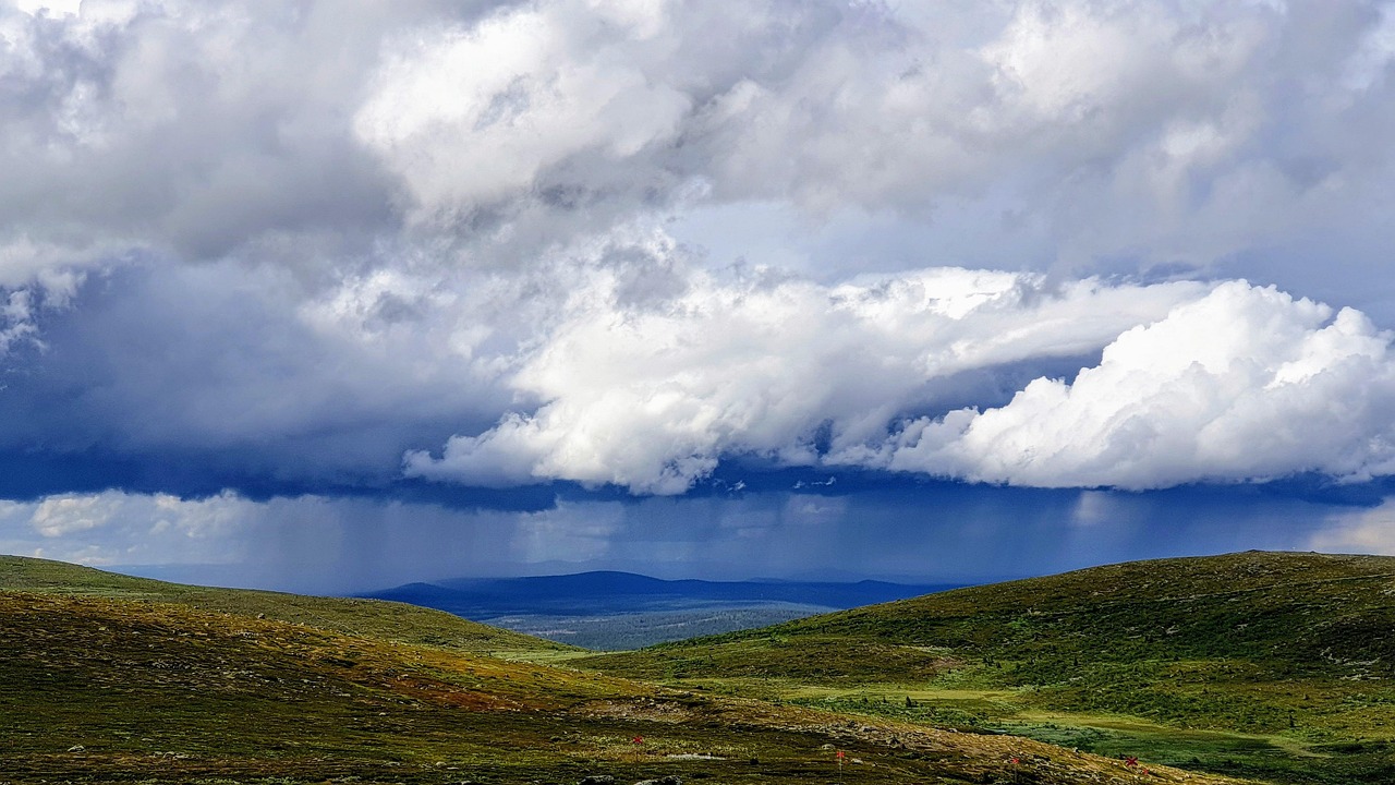 Un vortice investe l’Italia: seconde piogge e venti intensi, rischio nubifragi sul Nord