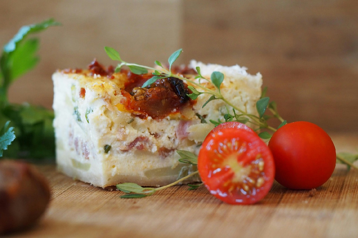 Aperitivo perfetto? Porta in tavola la torta rustica pomodoro-senape: irresistibile e cremosa